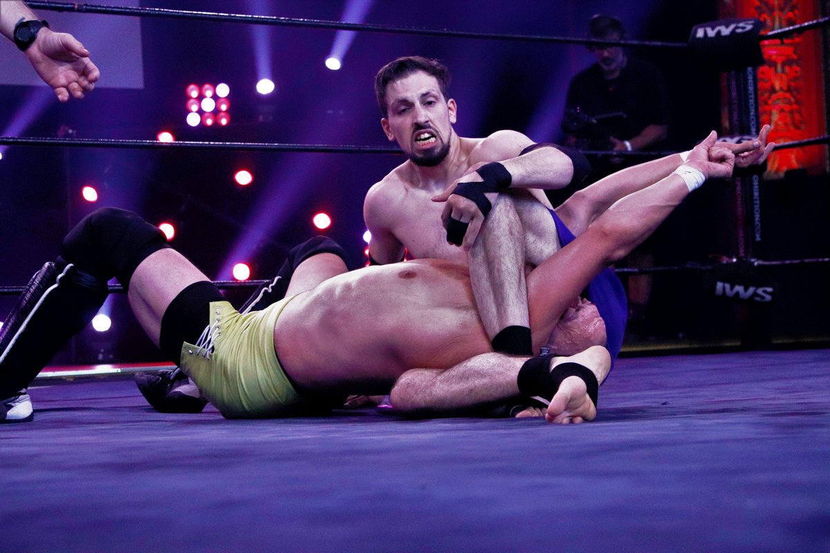 NYallthetime's tweet photo. Right where I want him

📸: @thezackdelusion
(@iwshardcore @olympiamontreal)

#prowrestling #indiewrestling #luttequebec #IWS #Scaredforlife #bloodstream #judo #armlock #blackbelt #trianglechoke #submission #fightnetwork #Japanese #martialarts
#biggestiwsshowever https://t.co/PAWpp735A1