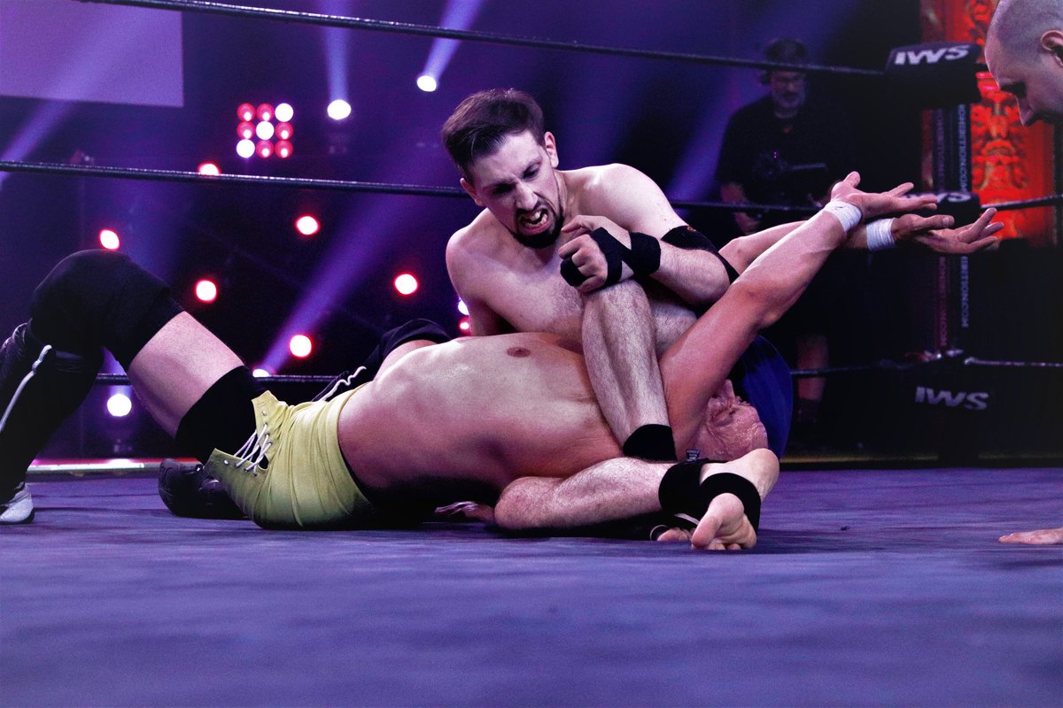 NYallthetime's tweet photo. Right where I want him

📸: @thezackdelusion
(@iwshardcore @olympiamontreal)

#prowrestling #indiewrestling #luttequebec #IWS #Scaredforlife #bloodstream #judo #armlock #blackbelt #trianglechoke #submission #fightnetwork #Japanese #martialarts
#biggestiwsshowever https://t.co/PAWpp735A1
