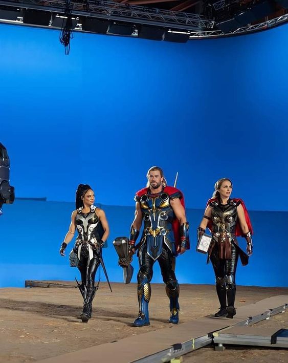 MarvelsContent's tweet photo. tessa, chris and natalie on the set of love and thunder https://t.co/C2NvHgsn8Q