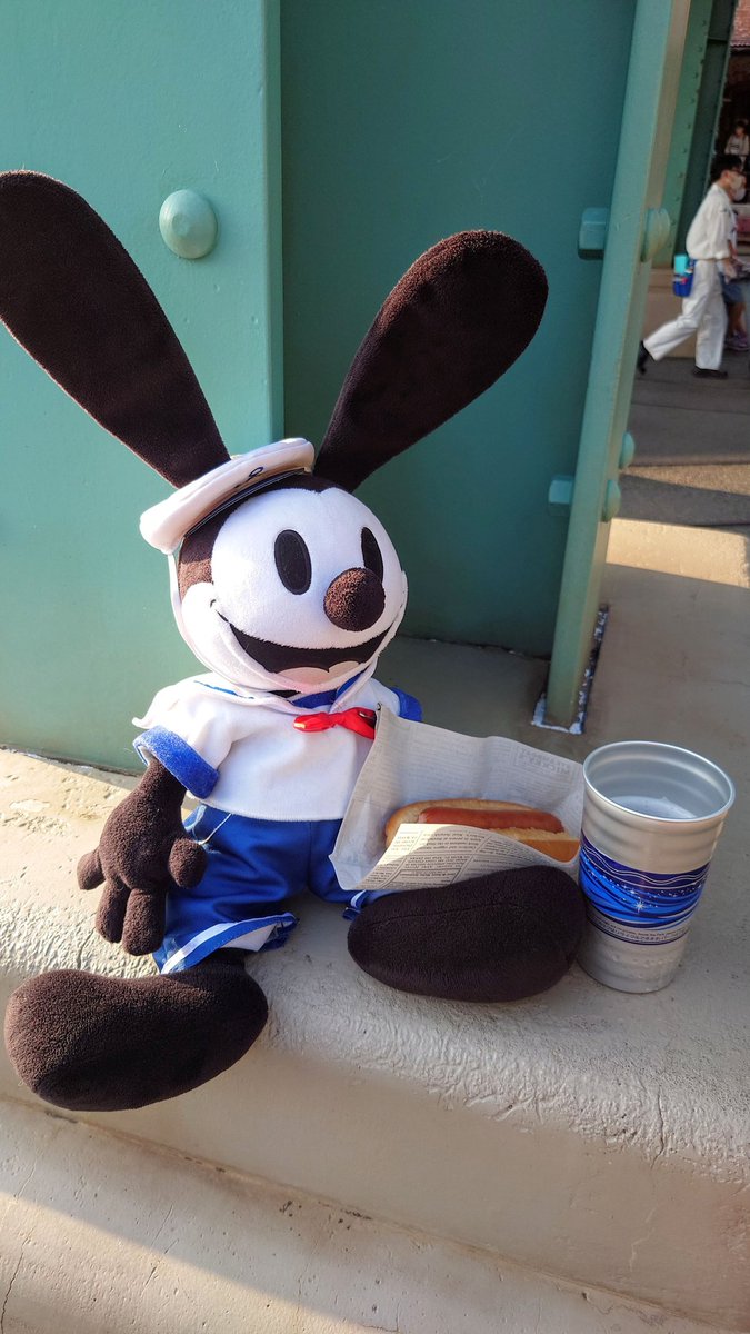 RUNWALD's tweet photo. オズワルド
95周年
おめでとう！！
 #オズワルドスクリーンデビュー95周年 https://t.co/A1hfvoVcZv