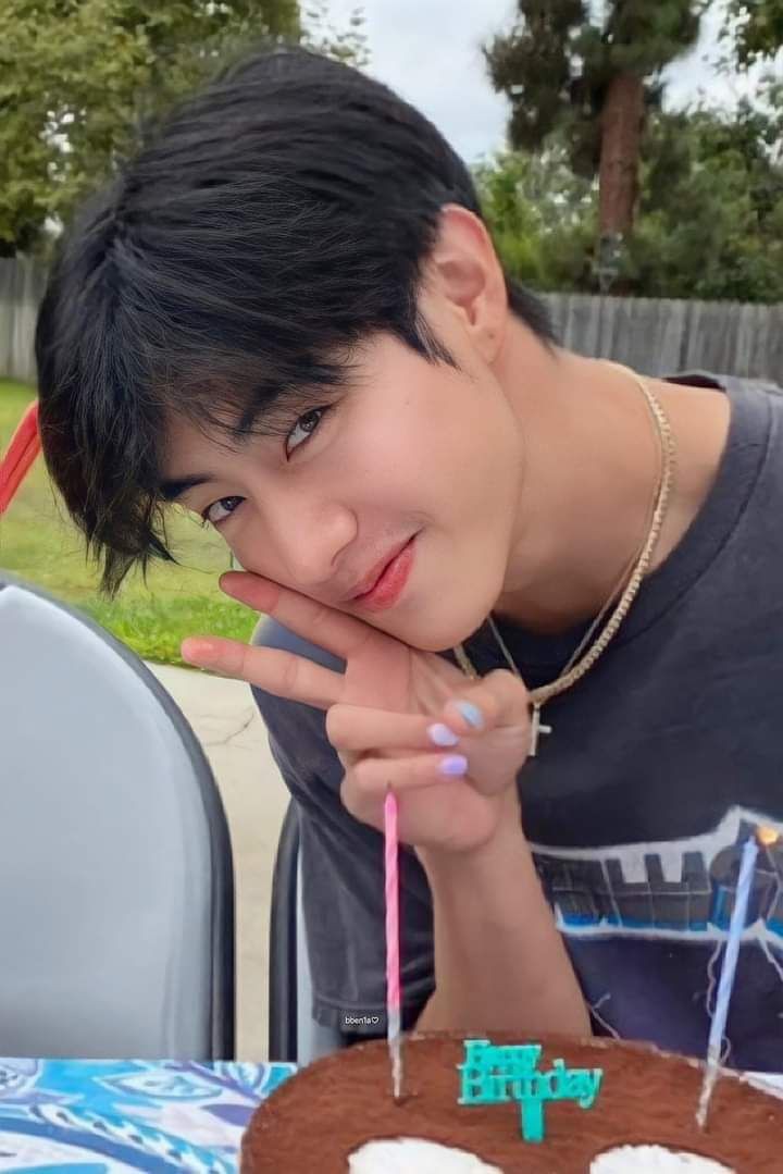 A_mark_W's tweet photo. ขอให้พี่จ๋ามีความสุขและมีแต่รอยยิ้มตลอดไป🎉🎂🎁
#HappyBirthdayMarkTuan
#MARKing29years 
#MarkTan https://t.co/VXnhDoC37S