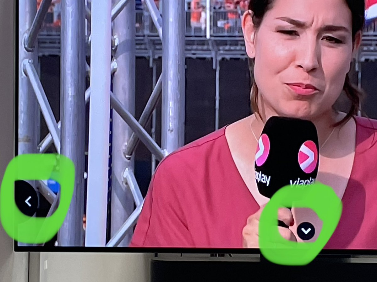 Reinier_V's tweet photo. @viaplaysportnl super irritant dat die pijltjes de gehele races blijven staan…. https://t.co/zUb5FnDWW8