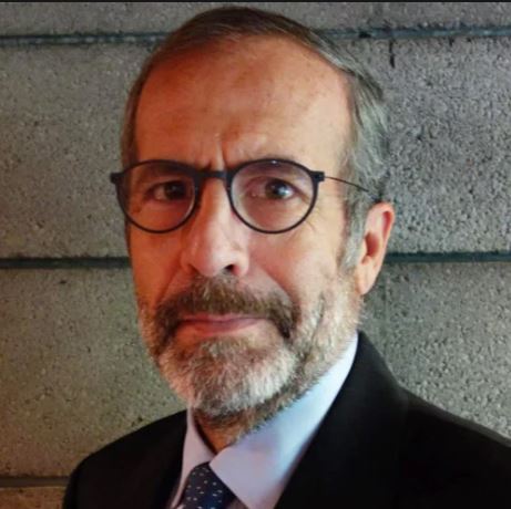 CenLinea's tweet photo. #MassaBuscaDólares #GiraEEUU #DiegoFerro "Todo el mundo sabe que tiene que hacer un ajuste fiscal, pero no lo puede decir".
https://t.co/r4ULrcD9fm https://t.co/tNdvnPtw6x