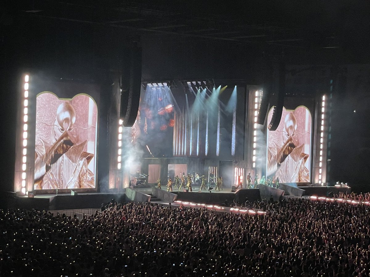 Satouchi23's tweet photo. あーかっこよかった。明日からも仕事頑張ろっ🙌
#ladygagajapantour #Ladygaga https://t.co/iQR8CjzA79