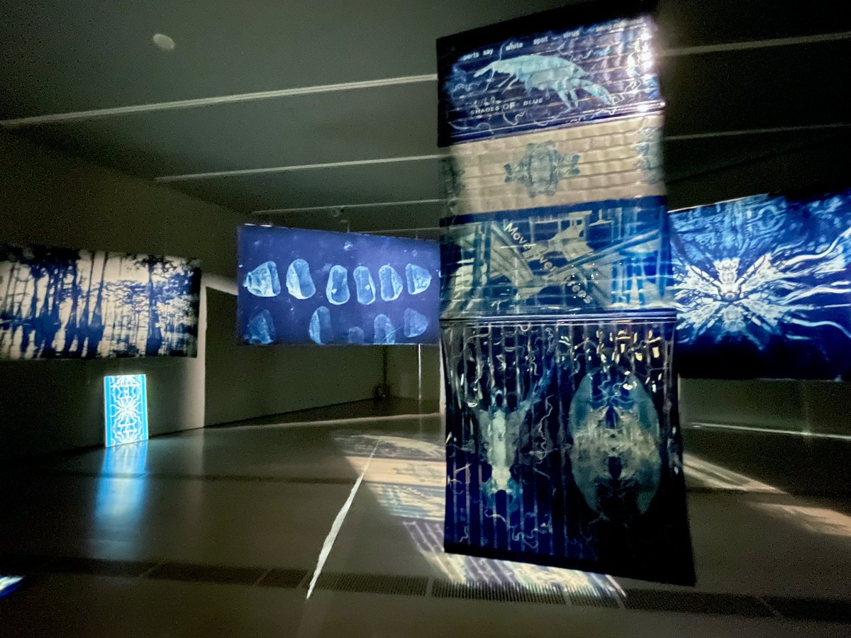 estherk__'s tweet photo. Primera retrospectiva de dibujos de Juan Muñoz y exposición de Ellen Gallagher con Edgar Cleijne en el @centrobotin #Santander https://t.co/jDBwz37UGt