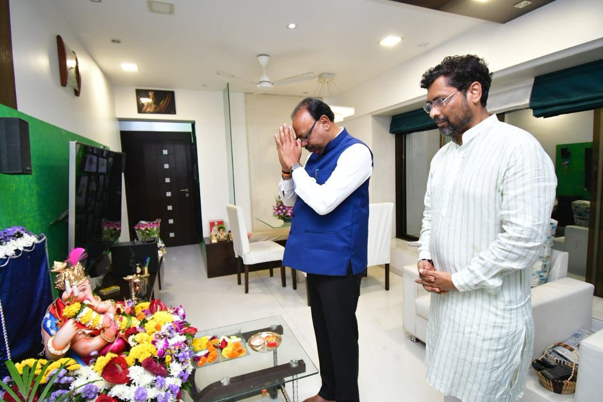 cbawankule's tweet photo. भाजपा प्रदेश मुख्य प्रवक्ता केशव उपाध्ये यांच्या मुंबई येथील निवासस्थानी आज श्री गणरायाचे दर्शन घेतले. @keshavupadhye https://t.co/NFwD32Yx4u
