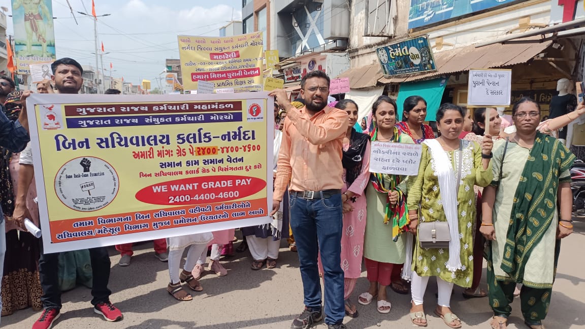 PSsolankipravin's tweet photo. #binsachivalayclerk 
#2400-4400-4600

@CMOGuj 
@PMOIndia 
@abplive 
@jitu_vaghani 
@Bhupendrapbjp https://t.co/zh3eAI1rlo