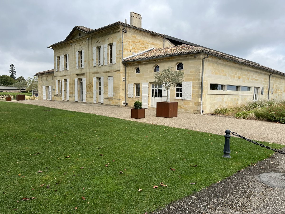 Nous avons lancé les semis hier au château la Dominique et Fayat, respectivement dans les appellations de St Emilion et Pomerol. Ces 2 maisons ensemencent la totalité de leur 45ha avec des mélanges de couverts spécifiques en lien avec leurs objectifs agronomiques.