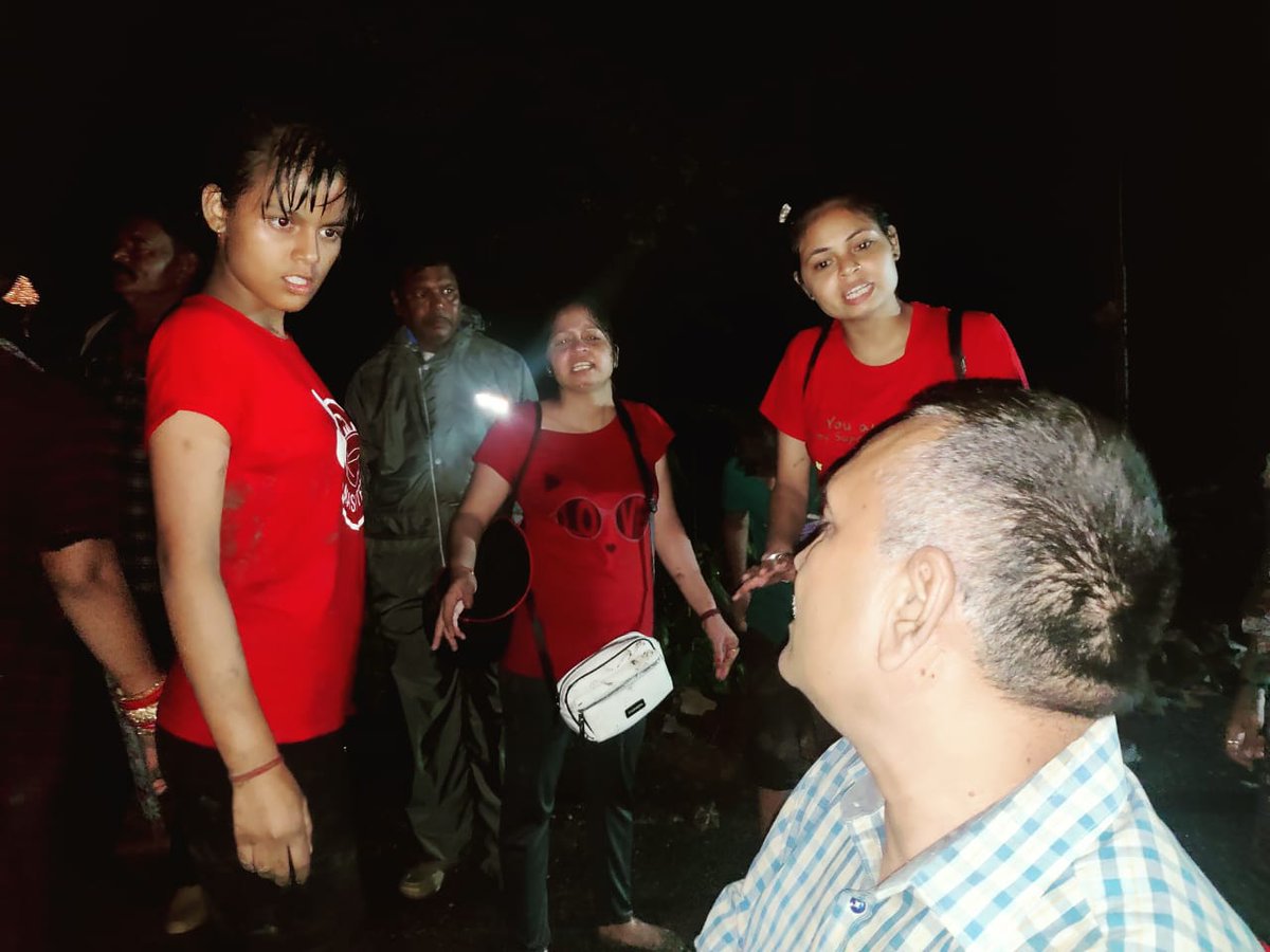 ▪︎अमरगढ़ जंगल में बाढ़ में फंसे 100 से अधिक लोगों को सुरक्षित निकाला गया

▪︎वर्षा काल में अमरगढ़ नहीं आने की सख़्त हिदायत देकर सभी को छोड़ा गया 

▪︎वर्षा काल में प्रतिबंध के बावजूद अमरगढ़ आने वाले पर्यटकों के विरुद्ध होगी कार्यवाई 

#JansamparkMP 
#CMMadhyaPradesh