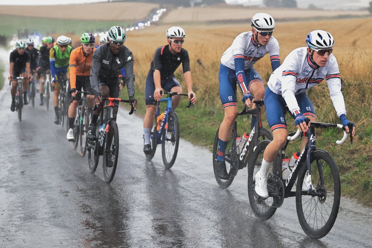 A dramatic start to the AJ Bell @Tourofbritain, well done to all riders battling through extreme weather conditions as Corbin Strong (Israel - Premier Tech) takes the leader's jersey. 🏴󠁧󠁢󠁳󠁣󠁴󠁿🌧️󠁢󠁳

Bring on stage 2 at Hawick tomorrow. 👊🏻

#TourOfBritain 🔴🔵⚪️