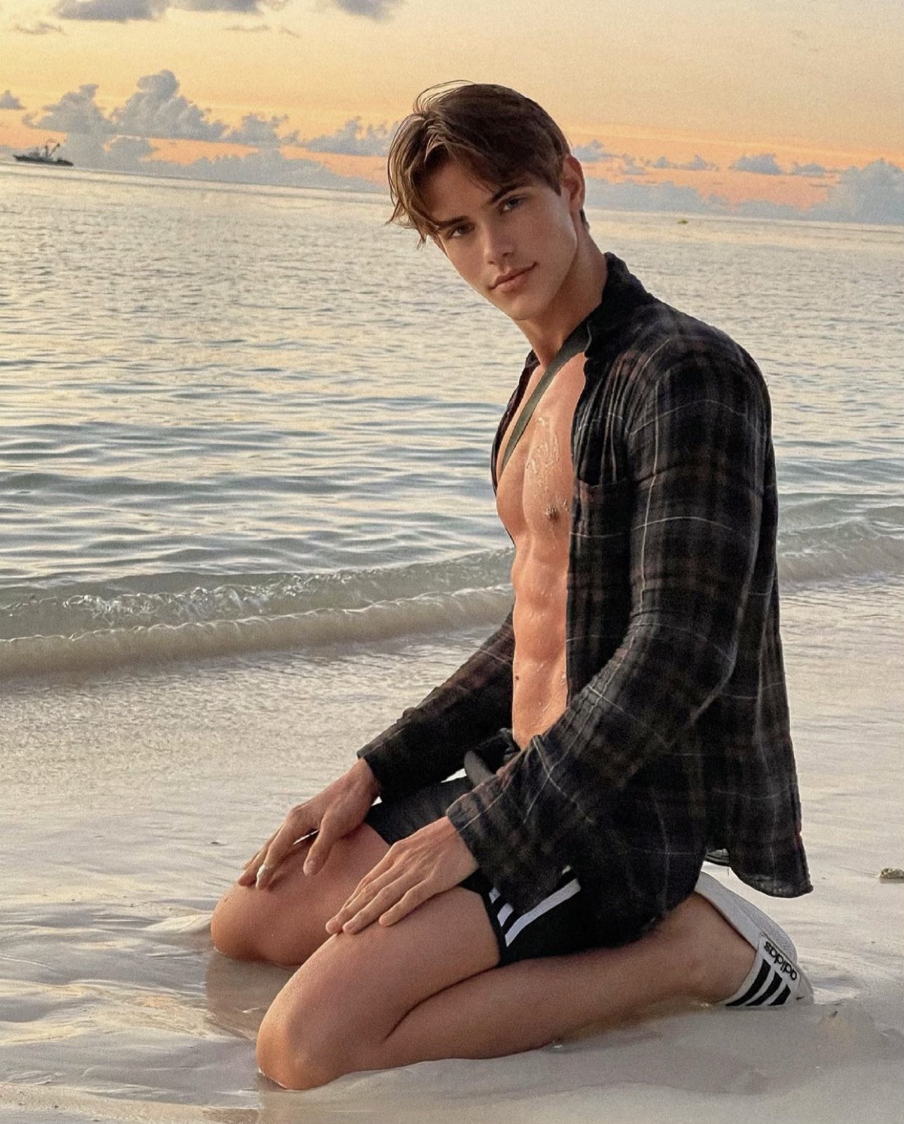 Lorenzo Bold on Twitter "Hunting for mussels gay gaymodel gayboy