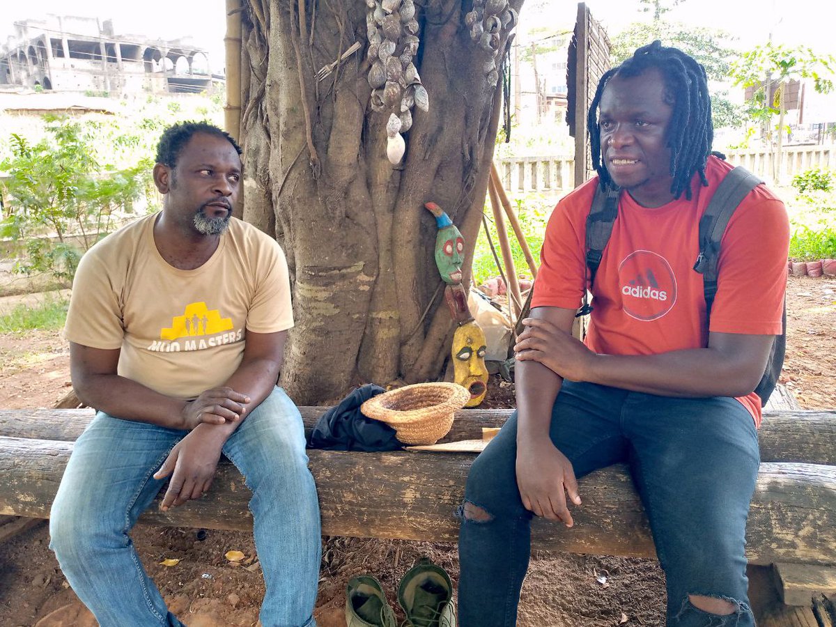 2saint237's tweet photo. Discussion très passionnante avec Zikoko International (Pierre Balla) sur les gens de l'au-dela, comme percu par le peuple ekang
#2Saint
#NouveauDépart https://t.co/2D0vK9qygF