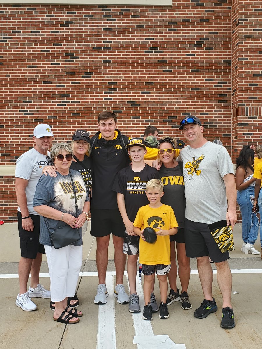 JES_HornsUp's tweet photo. @CarsonMay_3 
P.R.O.U.D.💛🖤💛
Count us in as CM3 Fan Club Members! Keep Workin Hard &amp; Livin the Dream🏈 #GoHawks #FightForIowa #CM3 https://t.co/IIE6q9Edsu