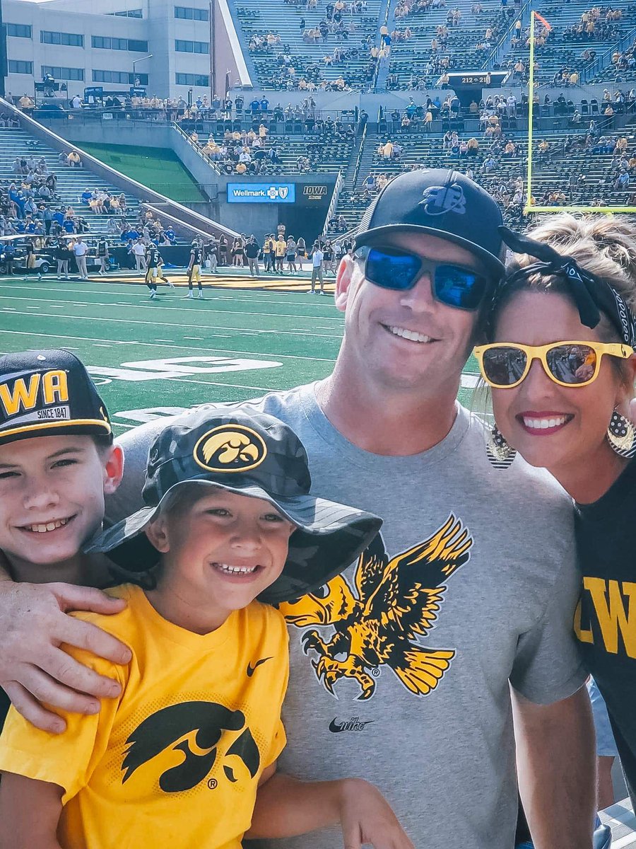 JES_HornsUp's tweet photo. @CarsonMay_3 
P.R.O.U.D.💛🖤💛
Count us in as CM3 Fan Club Members! Keep Workin Hard &amp; Livin the Dream🏈 #GoHawks #FightForIowa #CM3 https://t.co/IIE6q9Edsu