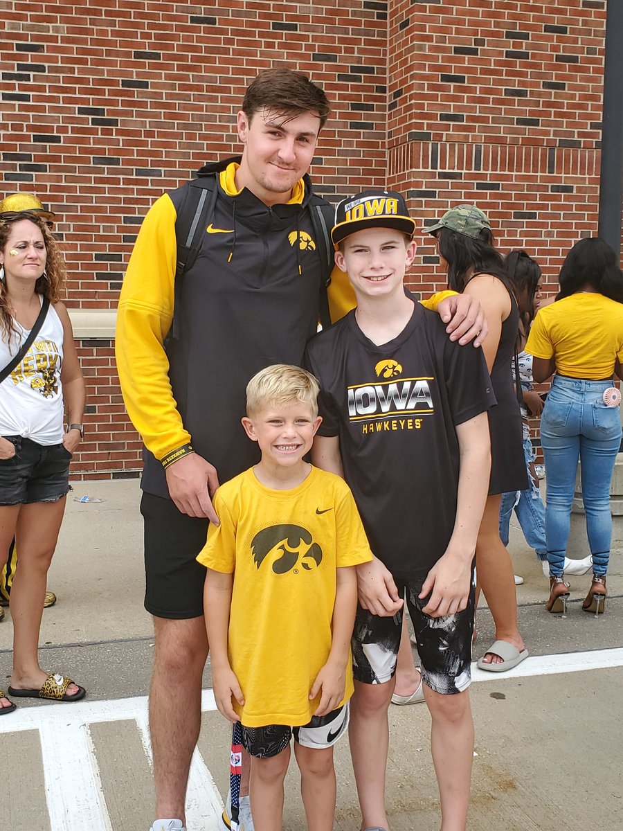 JES_HornsUp's tweet photo. @CarsonMay_3 
P.R.O.U.D.💛🖤💛
Count us in as CM3 Fan Club Members! Keep Workin Hard &amp; Livin the Dream🏈 #GoHawks #FightForIowa #CM3 https://t.co/IIE6q9Edsu