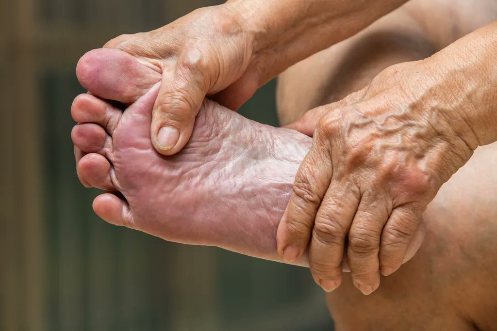 ochalldpm's tweet photo. As we age, we notice changes in our bodies, as well as our #feet. Here are a few changes you may notice as you grow older: https://t.co/XHQM2DAJTe #podiatry #movemorehurtless #healthyfeet #bjcbr https://t.co/I0mTP5eAYz