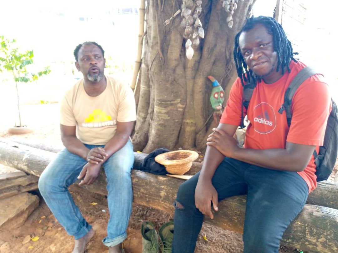 2saint237's tweet photo. Discussion très passionnante avec Zikoko International (Pierre Balla) sur les gens de l'au-dela, comme percu par le peuple ekang
#2Saint
#NouveauDépart https://t.co/2D0vK9qygF