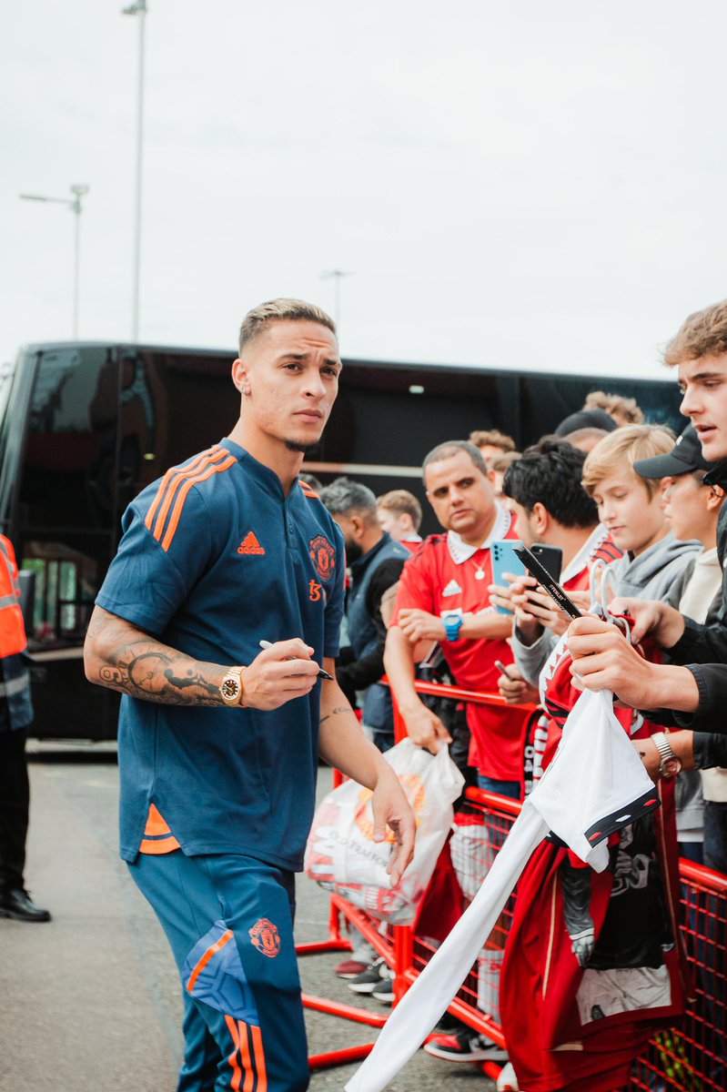 reddevilroundup's tweet image. It’s almost time… 
Antony starts only days after signing for Manchester United📝 
Let us know your score predictions below ⬇️ 

#mufc #ggmu #manutd #manchesterunited #casemiro #tenhag #eriktenhag #gunners #arsenal #eplpodcast #epl #premierleague #premierleaguepodcast #antony