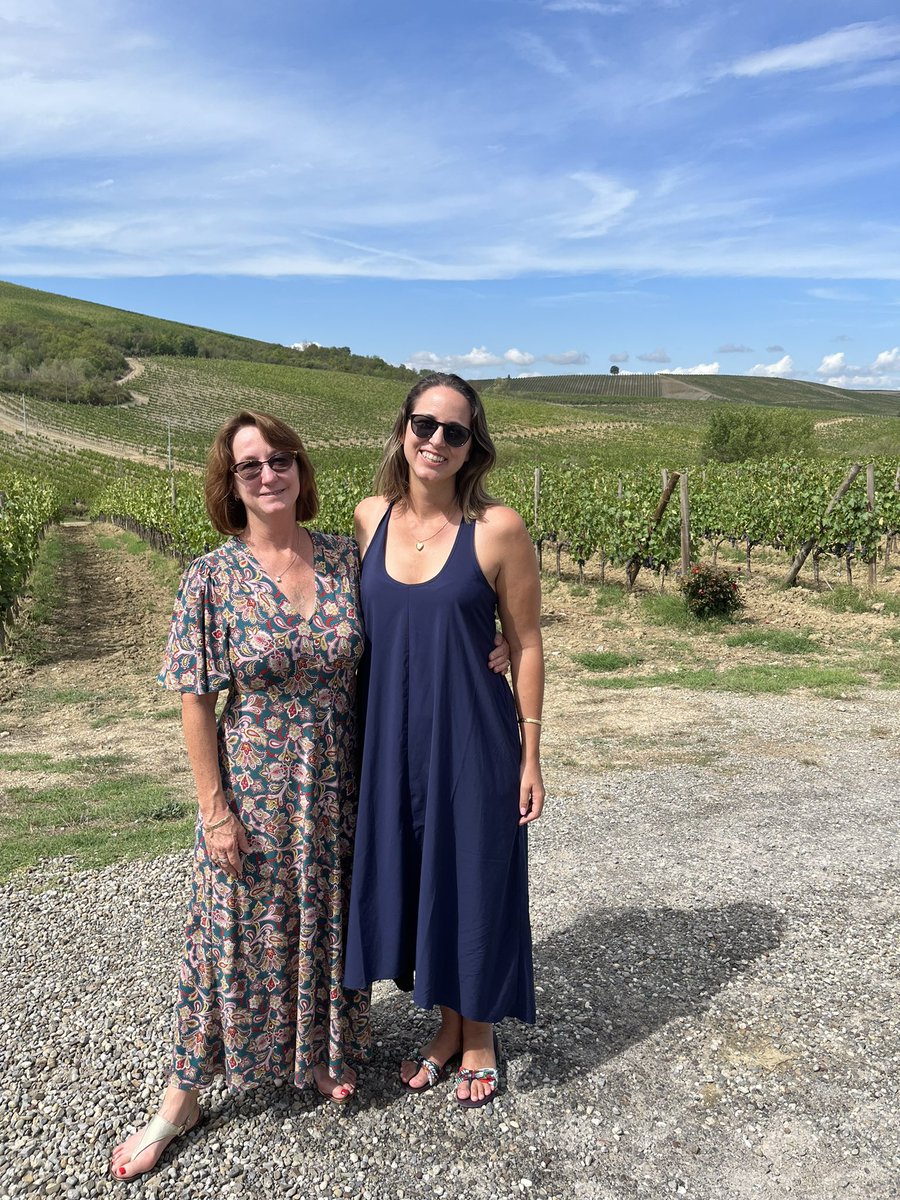 Hallie_Dau's tweet photo. The only thing better than an Italy vacation is running into your mom on an Italy vacation 🇮🇹 #phdbreak https://t.co/kmOaYLoKHN