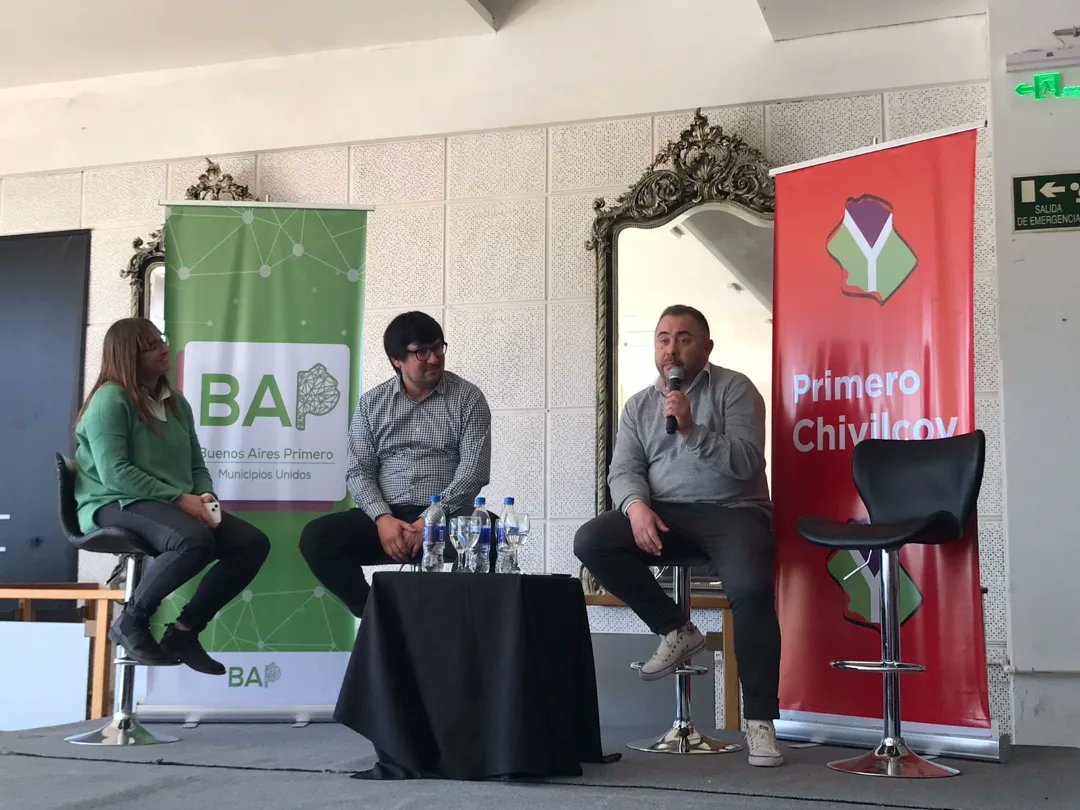 galeiva73's tweet photo. #Chivilcoy
Representando a @PMerlense y junto a @Rodolfollanosok y Rodri Cáceres de la @Emprendiendo_Ar  participe en  Creatividad y conocimiento "Vecinalismo desarrollo local y comunitario" del Congreso #Municipiosunidos
Gracias @baprimero @ZalduaFacundo @BritosGuillermo https://t.co/UzPFeXpsaZ