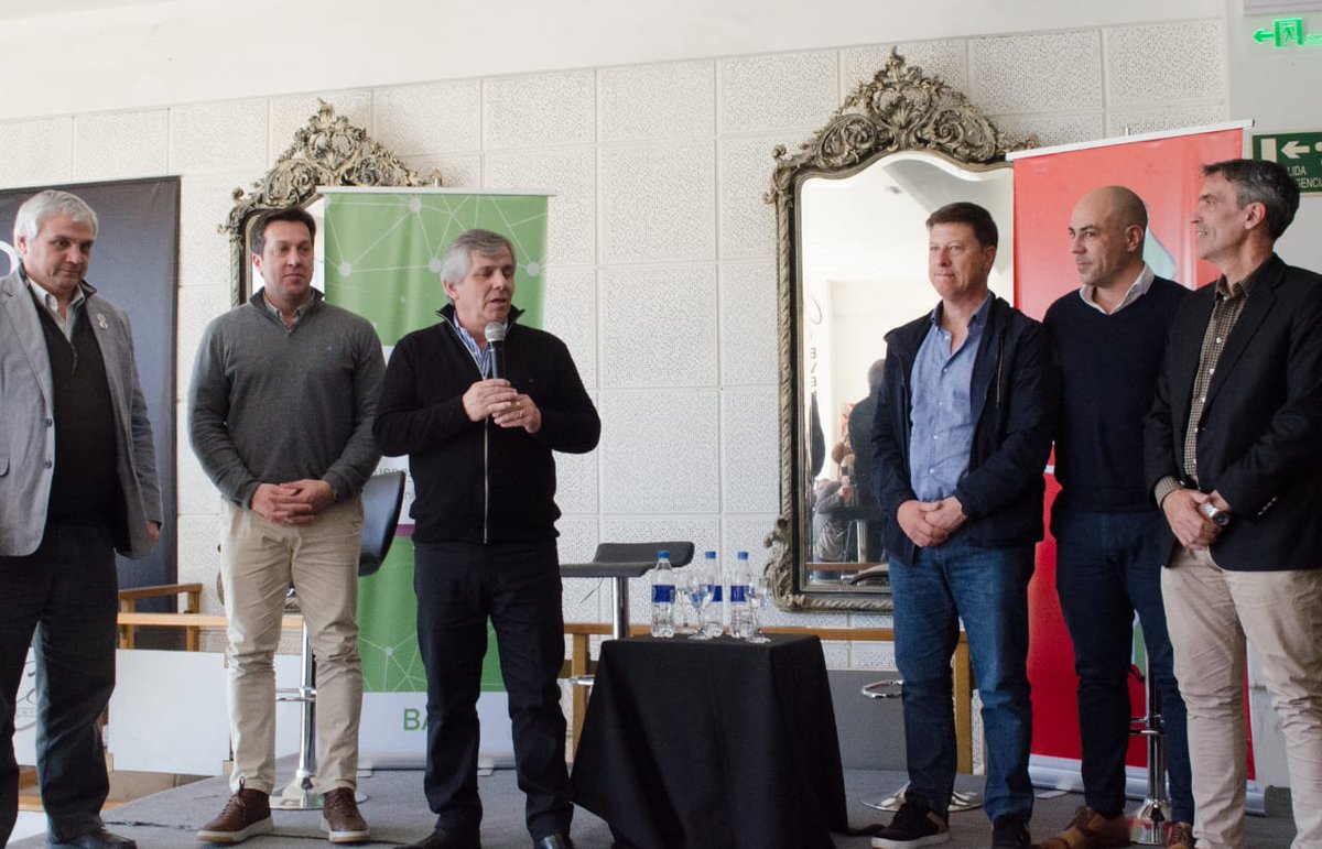 galeiva73's tweet photo. #Chivilcoy
Representando a @PMerlense y junto a @Rodolfollanosok y Rodri Cáceres de la @Emprendiendo_Ar  participe en  Creatividad y conocimiento "Vecinalismo desarrollo local y comunitario" del Congreso #Municipiosunidos
Gracias @baprimero @ZalduaFacundo @BritosGuillermo https://t.co/UzPFeXpsaZ