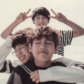 springwab's tweet photo. O mundo não merece vocês :( 💜 https://t.co/LfIt3kD9Mc
