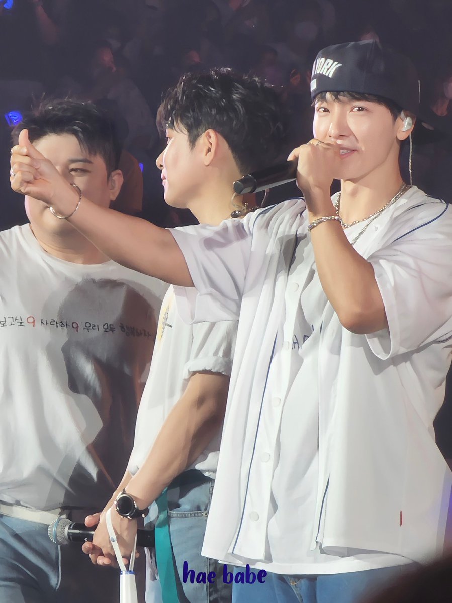 hae_babe_'s tweet photo. 220903  Super Show 9 in Singapore 
🧸

🚫Do not remove/crop the logo 
🚫Do not edit (including resizing/ cropping the photo) 
🚫No commercial use 

#Donghae #동해 #東海 #SJ #SuperJunior #SuperShow #SS9 #슈퍼주니어 #슈퍼쇼 
@donghae861015 https://t.co/jBcxONNCrv