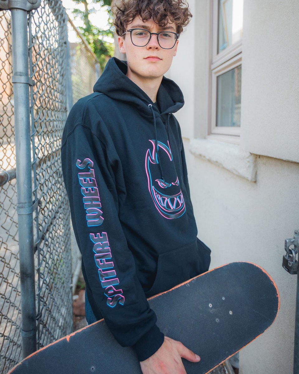 AmnesiaShop's tweet photo. Trop hot ce nouveau sweat à capuche Spitfire!🔥
#amnesiashop #vivreamnesia #spitfirewheels https://t.co/tpED6brbaB
