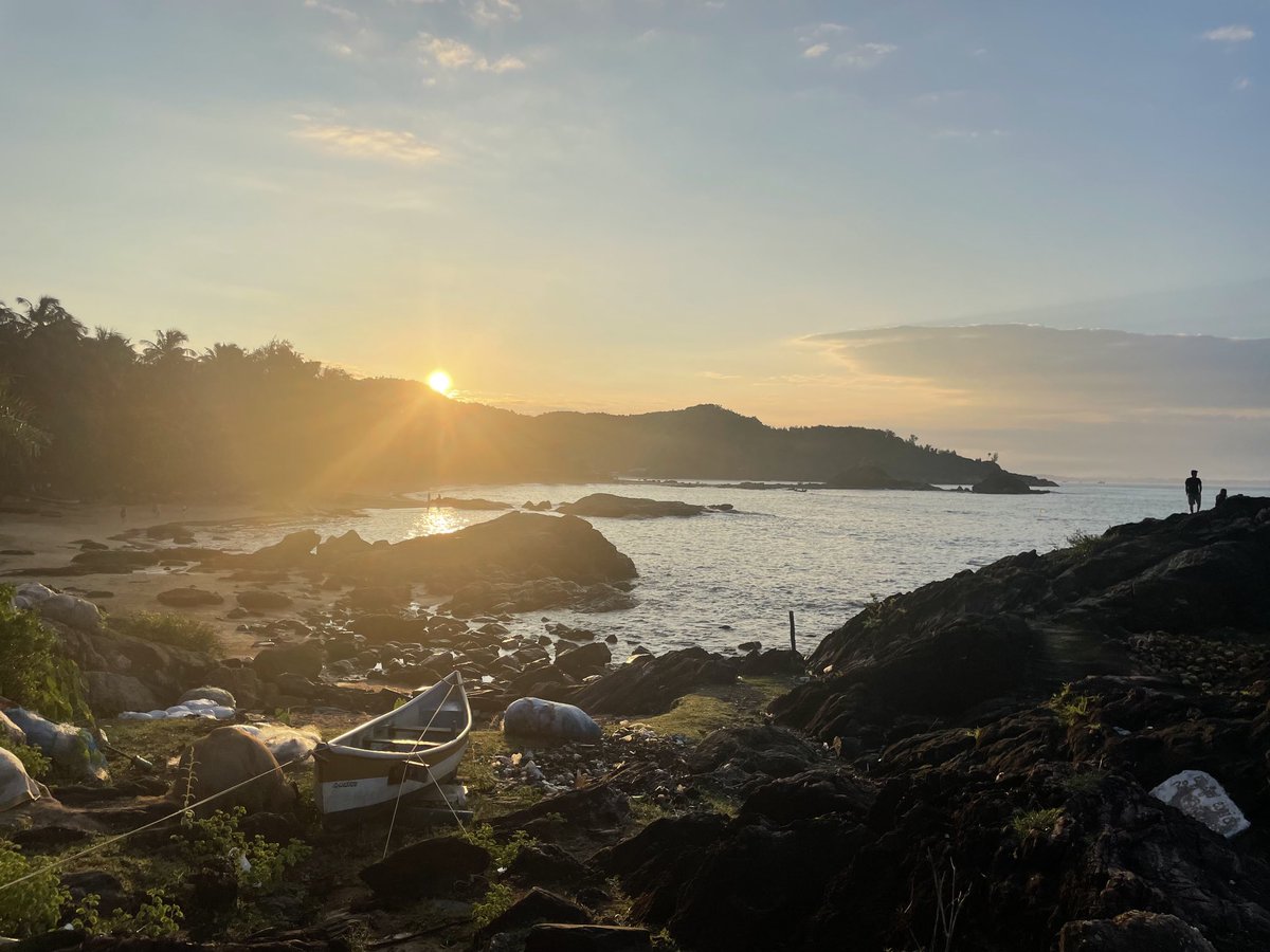 Suvarnach5's tweet photo. Sun rise on west coast … Surya devobhava🙏🙏 https://t.co/WYWzhWcgYr