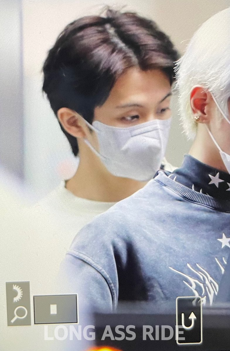 longassride_99's tweet photo. 220904 MNL 출국 #NCT #MARK #마크 https://t.co/FmosEjPfTF