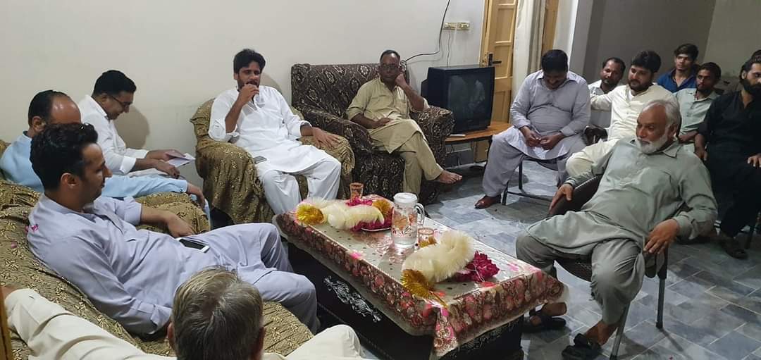 AliAshraf___'s tweet photo. این اے 78 یوسی 49
محلہ صفدر کالونی
محمد اقبال چوغطہ، نعیم باٹھ، شکیل چوغطہ
کی اپنے احباب کے ہمراہ 
مسلم لیگ نون چھوڑ کر پاکستان تحریک انصاف میں شمولیت 
اس موقع پر چوہدری واجد باٹھ بھی موجود تھے https://t.co/NgiO5nm9SR