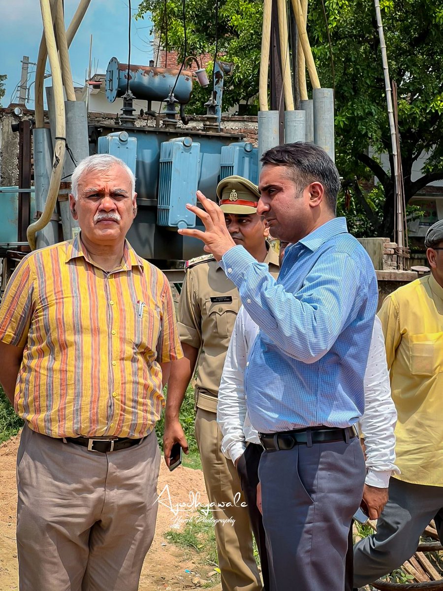 ayodhyawale's tweet photo. आज अयोध्या विकास प्राधिकरण के द्वारा कराए जा रहे कार्यों का निरक्षण  उत्तर प्रदेश के माननीय @ChiefSecyUP श्री दुर्गा शंकर मिश्र जी द्वारा किया गया।
@VishalSinghIAS @ayodhyadevauth https://t.co/BPwpMldaG8