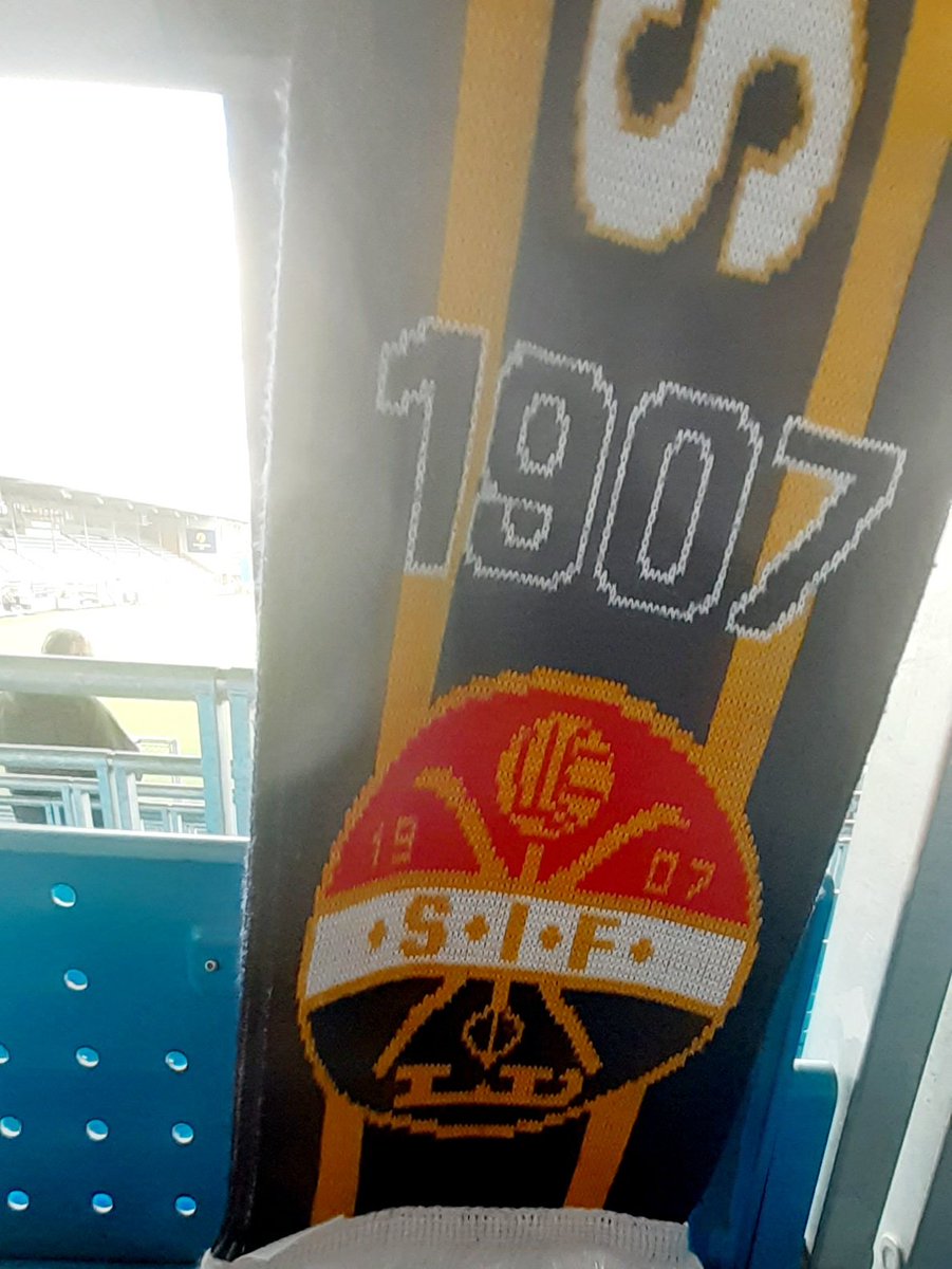OldBoys_inc's tweet photo. Vintage scarf #GoGodset https://t.co/vDljjZNQqH