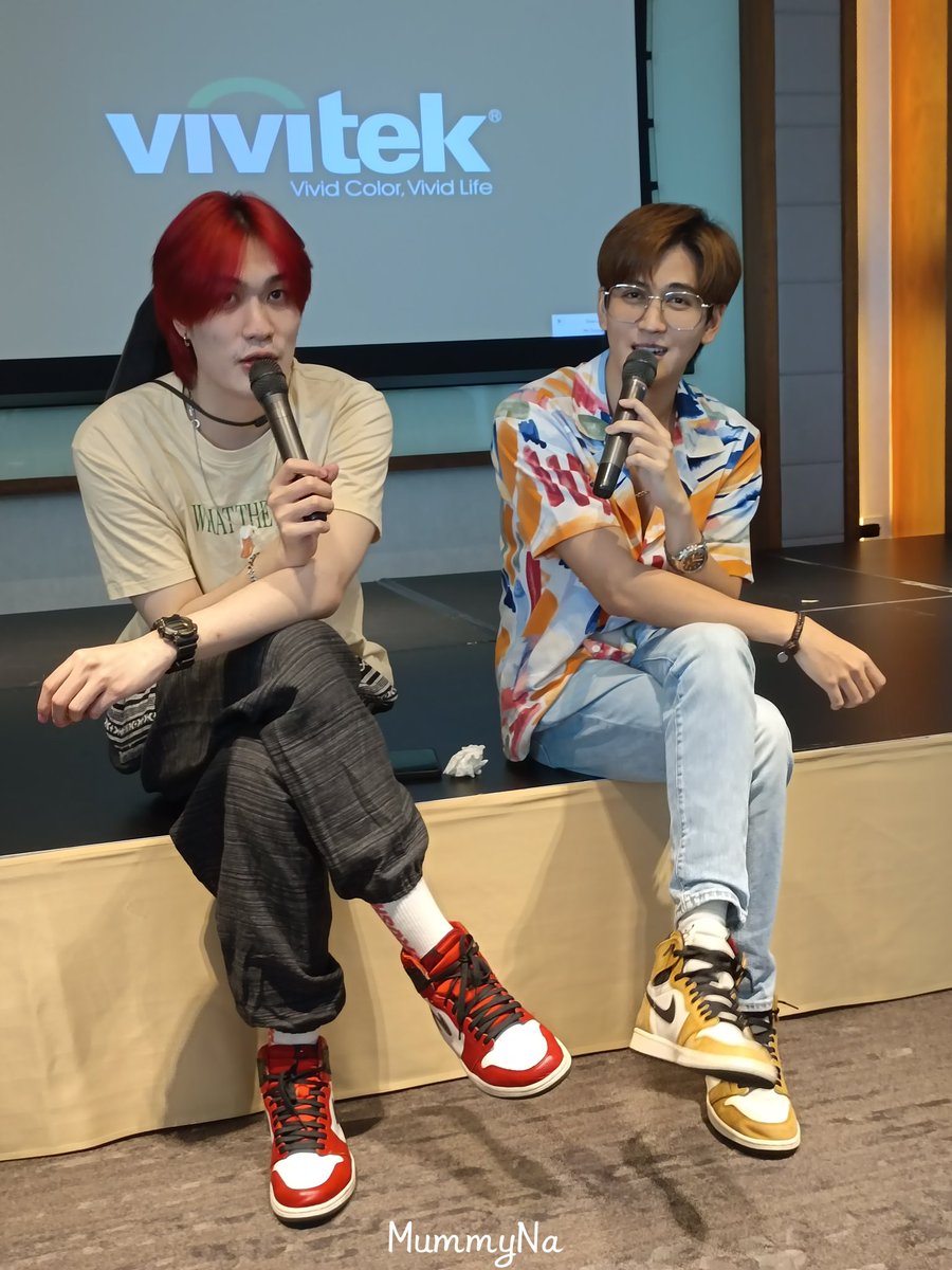 CBN196104's tweet photo. ความแม่ลูกอ่ะเนอะ ทำอะไรก็พร้อมกัน อย่างเช่นมองกล้อง หัวใจแทบวาย ผมตุยได้เลยนะ😭😭
03.09.22
#BestTimeWithJet
#นัสยิ้มจิ้มแก้ม #BonusElement #ตั๋งต้าวเด๋อ https://t.co/YSUSAO93a0