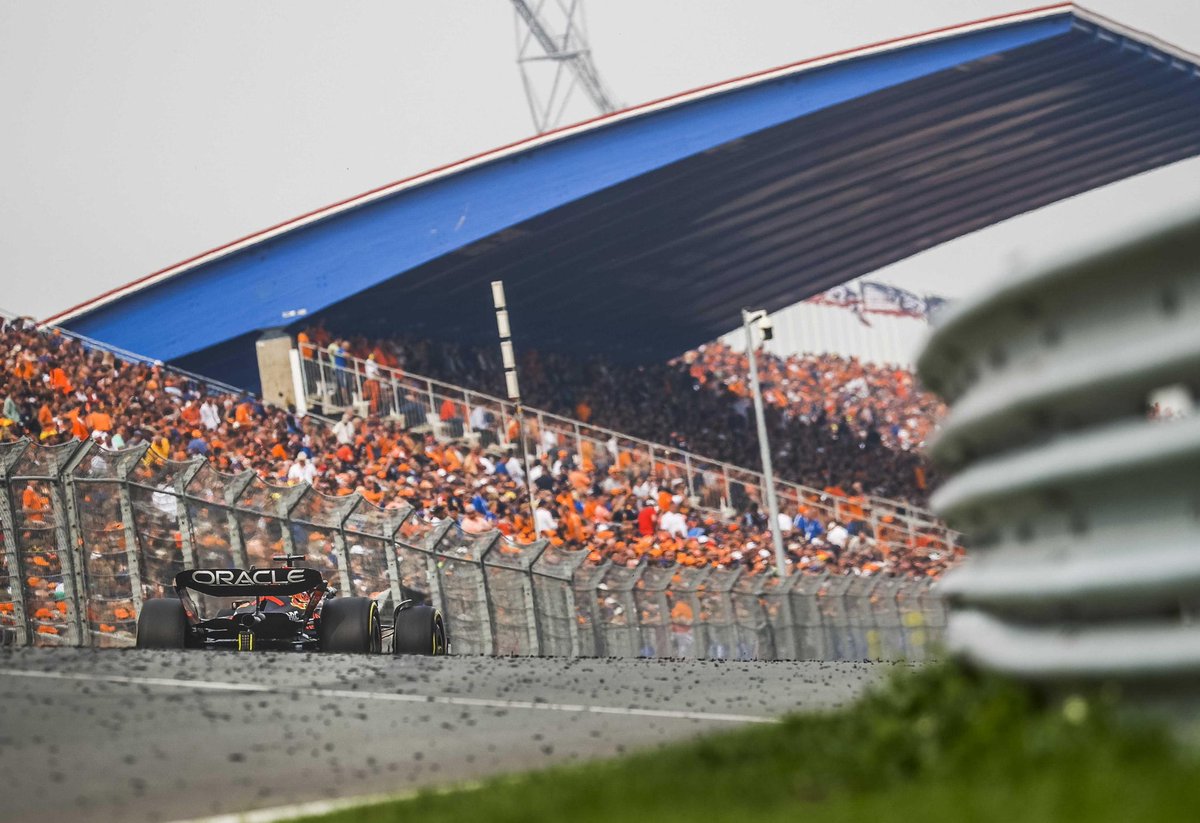 CarBBonGP's tweet photo. #F1
VERSTAPPEN WIIIIINSSSS!! 🇳🇱🏆
The home-hero takes P1 in Zandvoort and increases his championship distance!! ❕📈
The SC change the race a lot!! But the race was incledible! 😍
HERE the TOP 10 ❕👇
#DutchGP 🇳🇱 https://t.co/04v4IfepUS