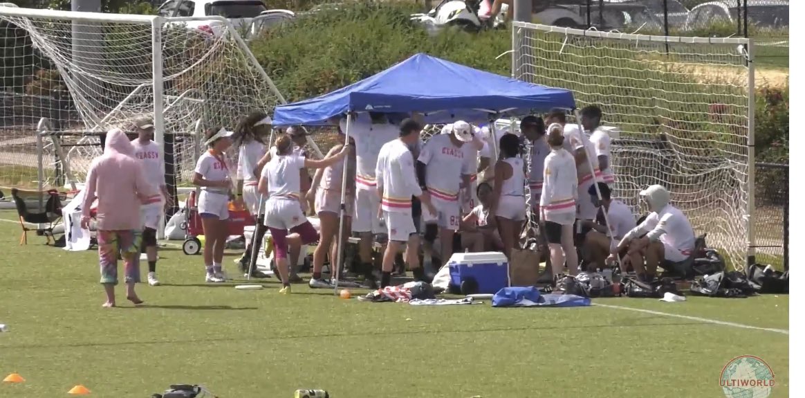 strikecut's tweet photo. IDK @USAUltimate - maybe 2 shade tents for hot tourneys like #ProChamps? @classyultimate @MachineUltimate https://t.co/ZBXUGGRYet