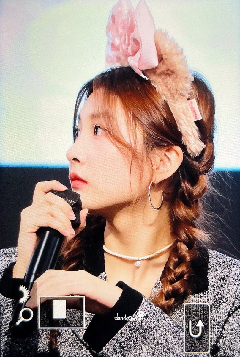 dandelion_812's tweet photo. 220904 토끼같애.. 🐰
#우아 #민서 #wooah #minseo https://t.co/RddlZFd3UT