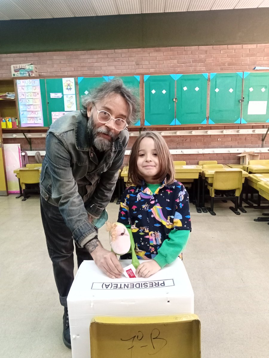 eneas_e's tweet photo. Desde Argentina porque es un asunto de derechos humanos #DistritoExterior #PlebiscitoConstitucional #PlebiscitoDeSalida #PlebiscitoChile #chilenosenelexterior 🇨🇱 #VotoInformado📘#VotoExterior #ChileDecide2022 https://t.co/QZcrNfGzsq