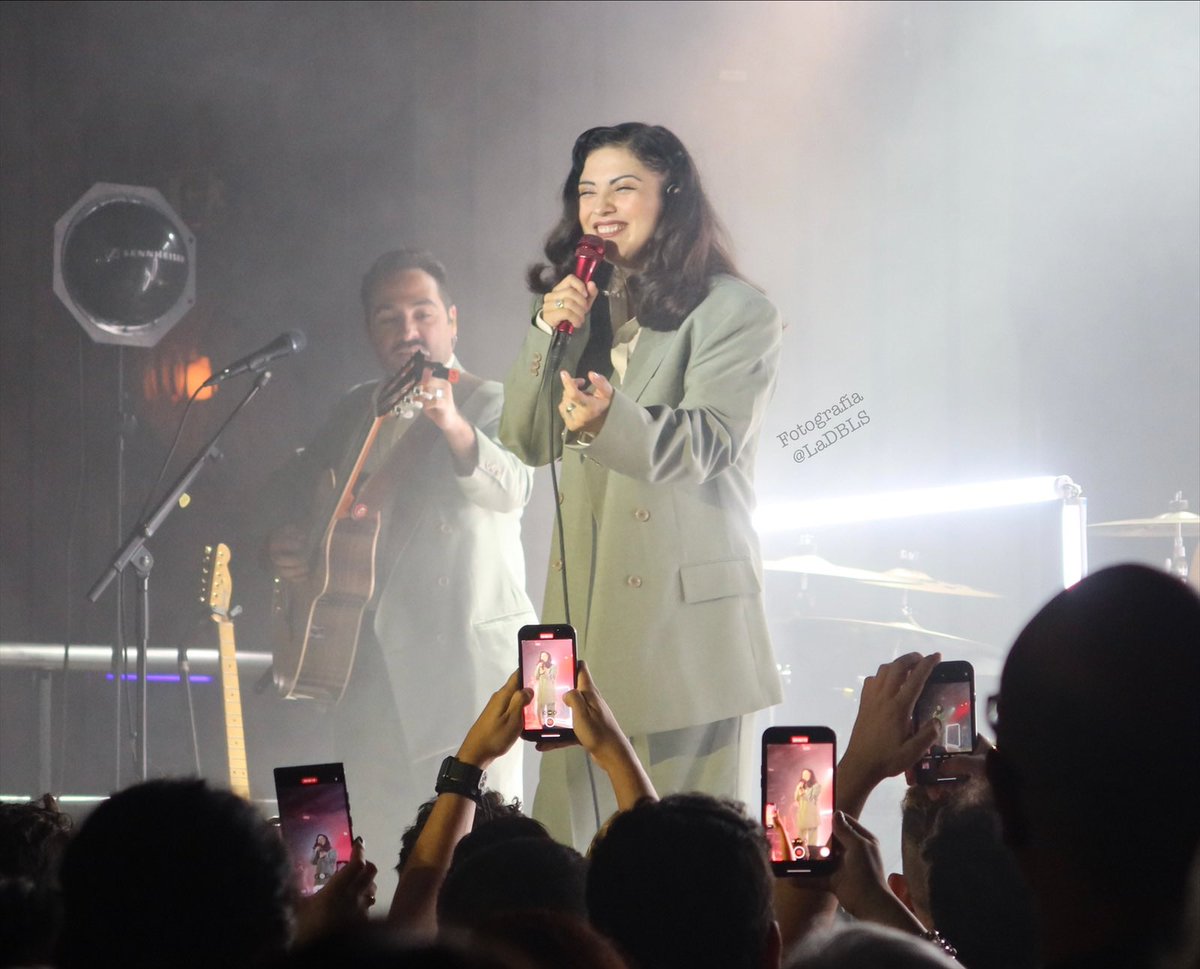 LaDBLS's tweet photo. Primera que no última vez que disfrutamos de @monlaferte en directo, que barbaridad de mujer ❤️🔥 vuelve pronto a Valencia por favor, te amarramos con una buena copa de vino cuando quieras 😍🙌 #monlaferte #músicaendirecto #AmorCompleto 🔥 https://t.co/NG33aF0BbD
