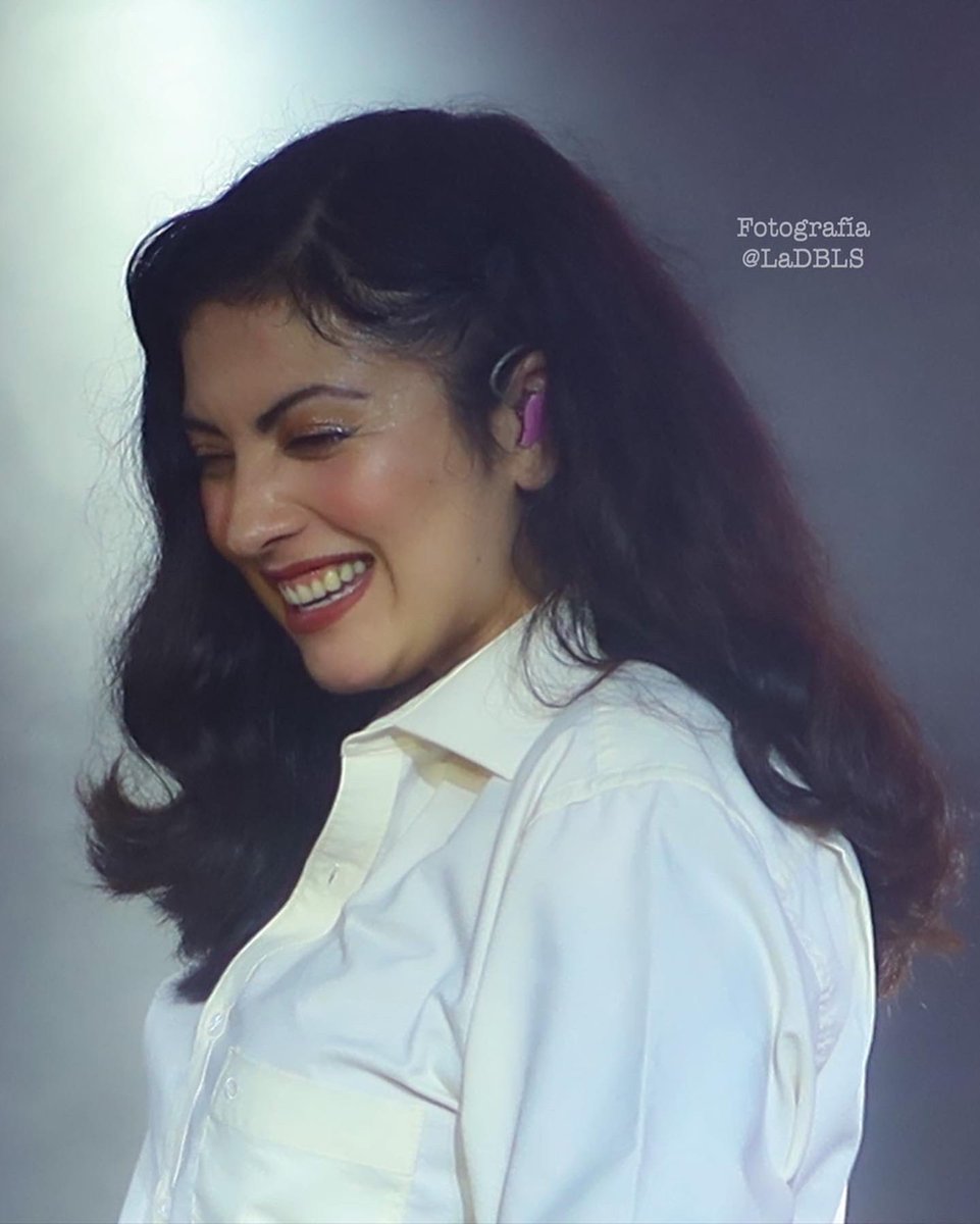 LaDBLS's tweet photo. Primera que no última vez que disfrutamos de @monlaferte en directo, que barbaridad de mujer ❤️🔥 vuelve pronto a Valencia por favor, te amarramos con una buena copa de vino cuando quieras 😍🙌 #monlaferte #músicaendirecto #AmorCompleto 🔥 https://t.co/NG33aF0BbD