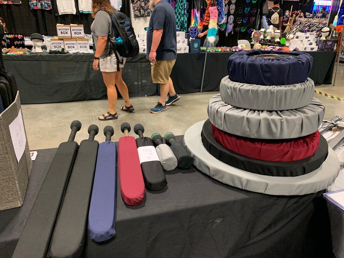 armed_combat's tweet photo. Happy costumer walking away with a new armory 🤙🏼

Come check out our armory!
#DragonCon2022 #DragonCon22 #dragoncon https://t.co/O9cCWyWqyb