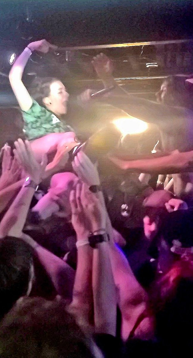 Snailrah's tweet photo. This was an absolute DREAM. Much love for the boys in @BEARTOOTHband 🤘🏻🖤 https://t.co/XG0LbEXD7q