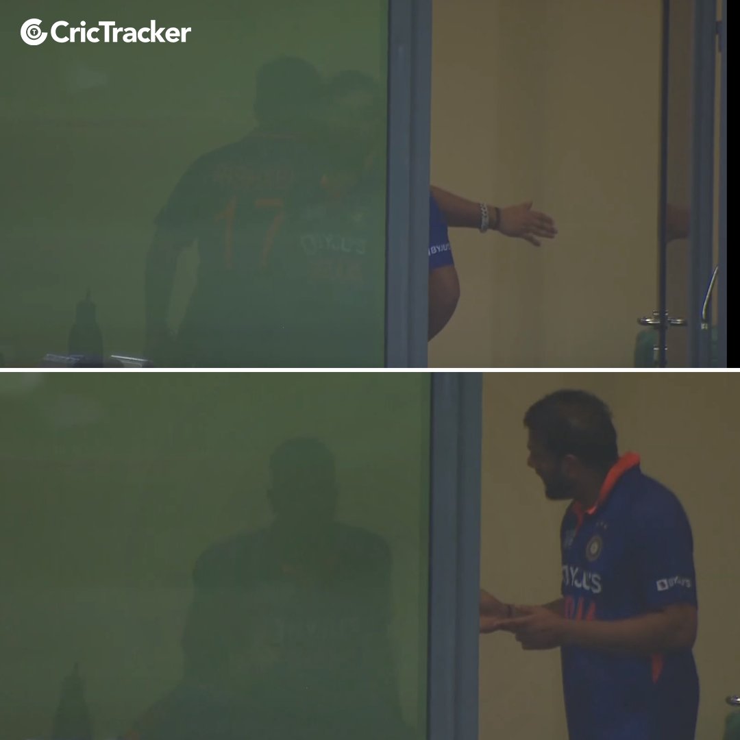 Cricketracker's tweet photo. Captain Rohit Sharma wasn't happy with Rishabh Pant and Hardik Pandya's dismissals.

📸: Disney+Hotstar https://t.co/k4QRm3RMpH