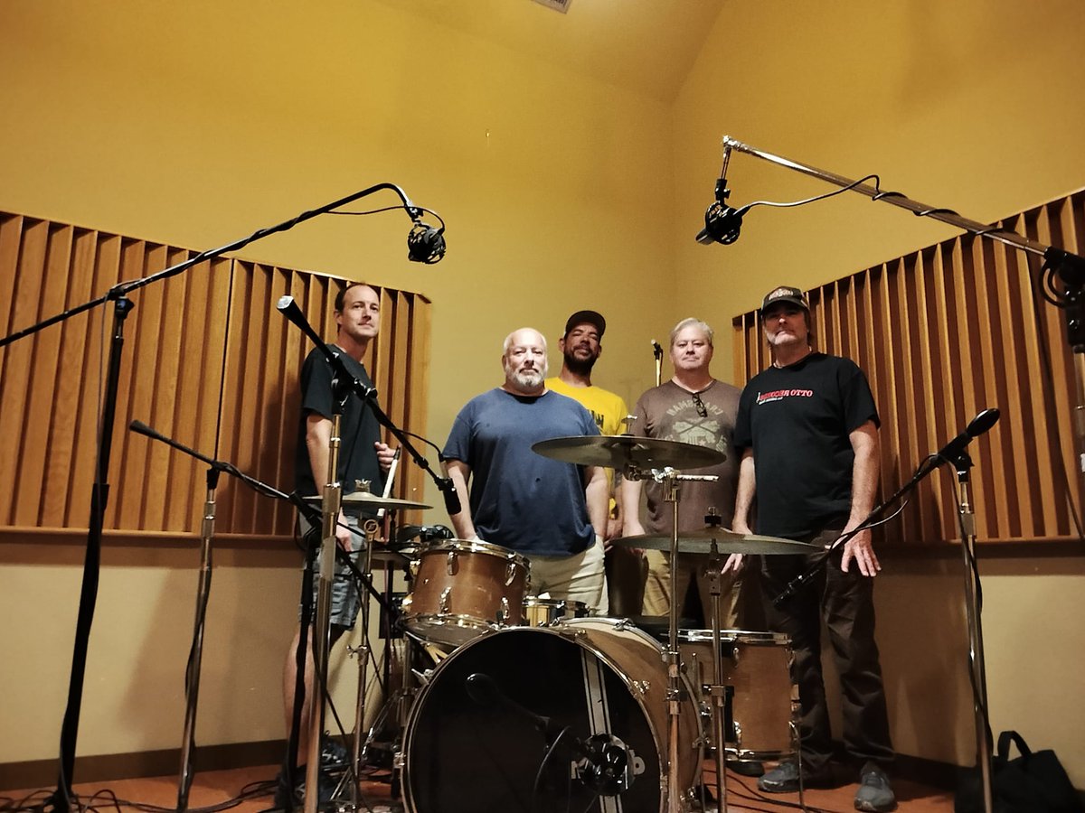 WalkOffsa's tweet photo. 7 original songs tracked &amp; 1 mystery cover. #Hoping for a fall release. #iou #cheapthrillsandlousys @HanksAlt  #nexusstudios #wankers #thewalkoffs #seeyajohnny https://t.co/RSz047TZHZ
