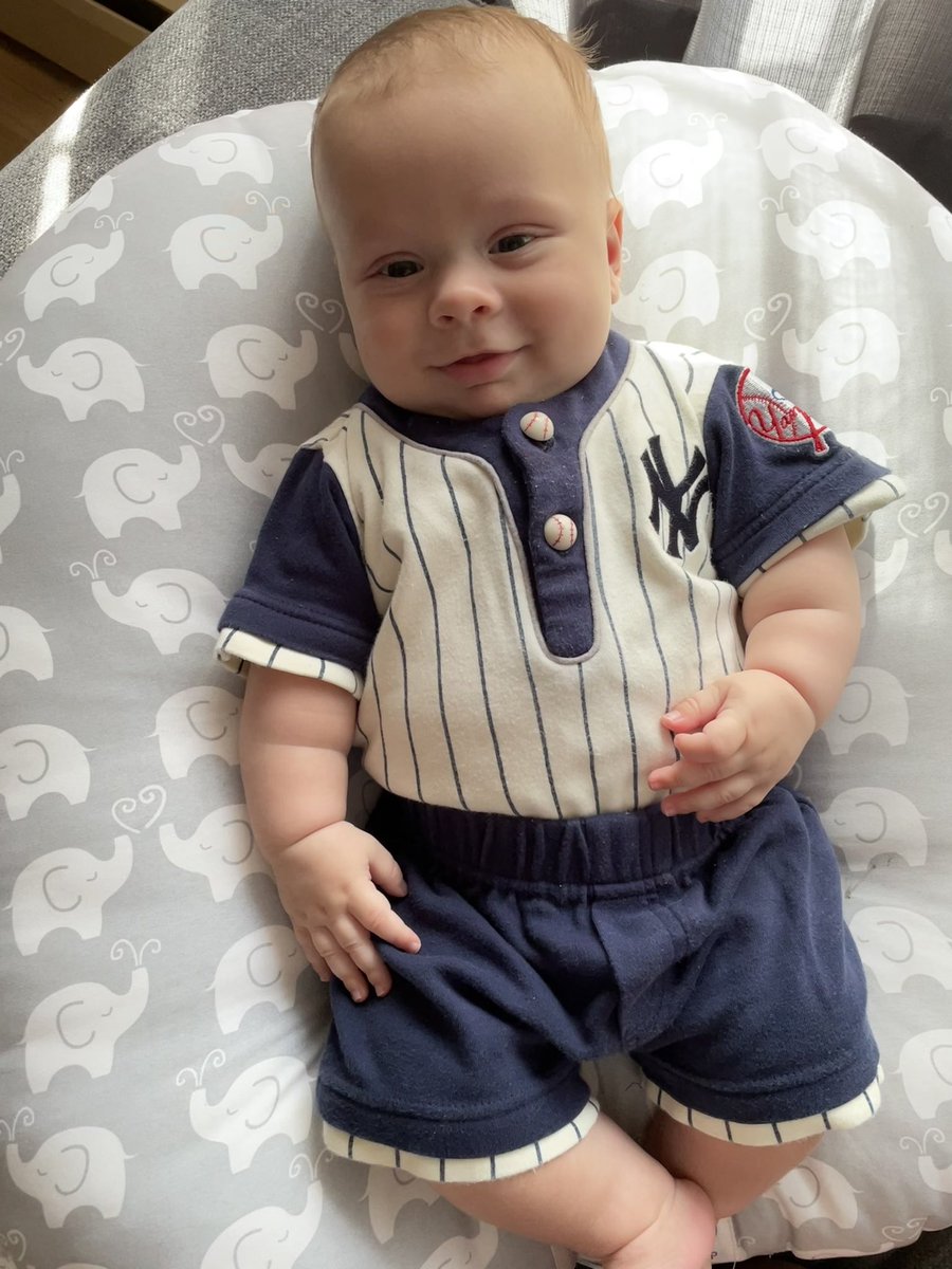 kt_delmar's tweet photo. The most handsome Yankees fan! #PinstripePride #TheCaptain  @YESNetwork @Yankees @derekjeter https://t.co/AbeeOiA2ua