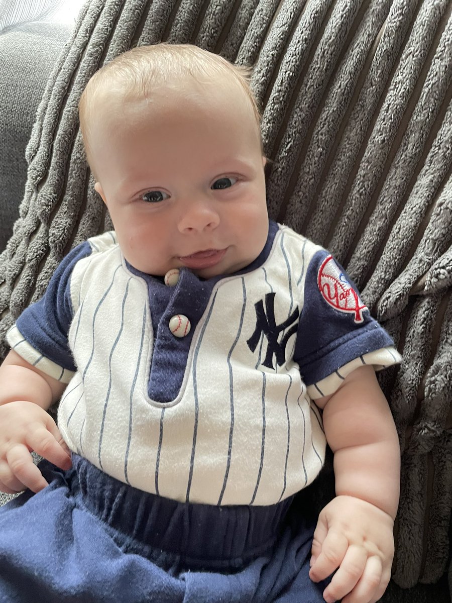 kt_delmar's tweet photo. The most handsome Yankees fan! #PinstripePride #TheCaptain  @YESNetwork @Yankees @derekjeter https://t.co/AbeeOiA2ua