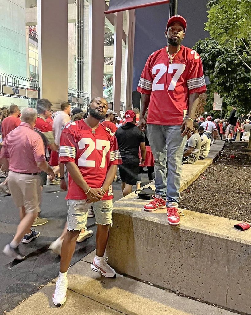 keygriff's tweet image. Highest elevation 🤲🏽of the Self 
They done fucked around and gave the right niggas wealth 😂🤧🥱🤫
#FirstCousins #EddieGeorgeStitchedUp #elmstbabys
#BuckeyeNation #CuzIgnorantInTheOffWhites