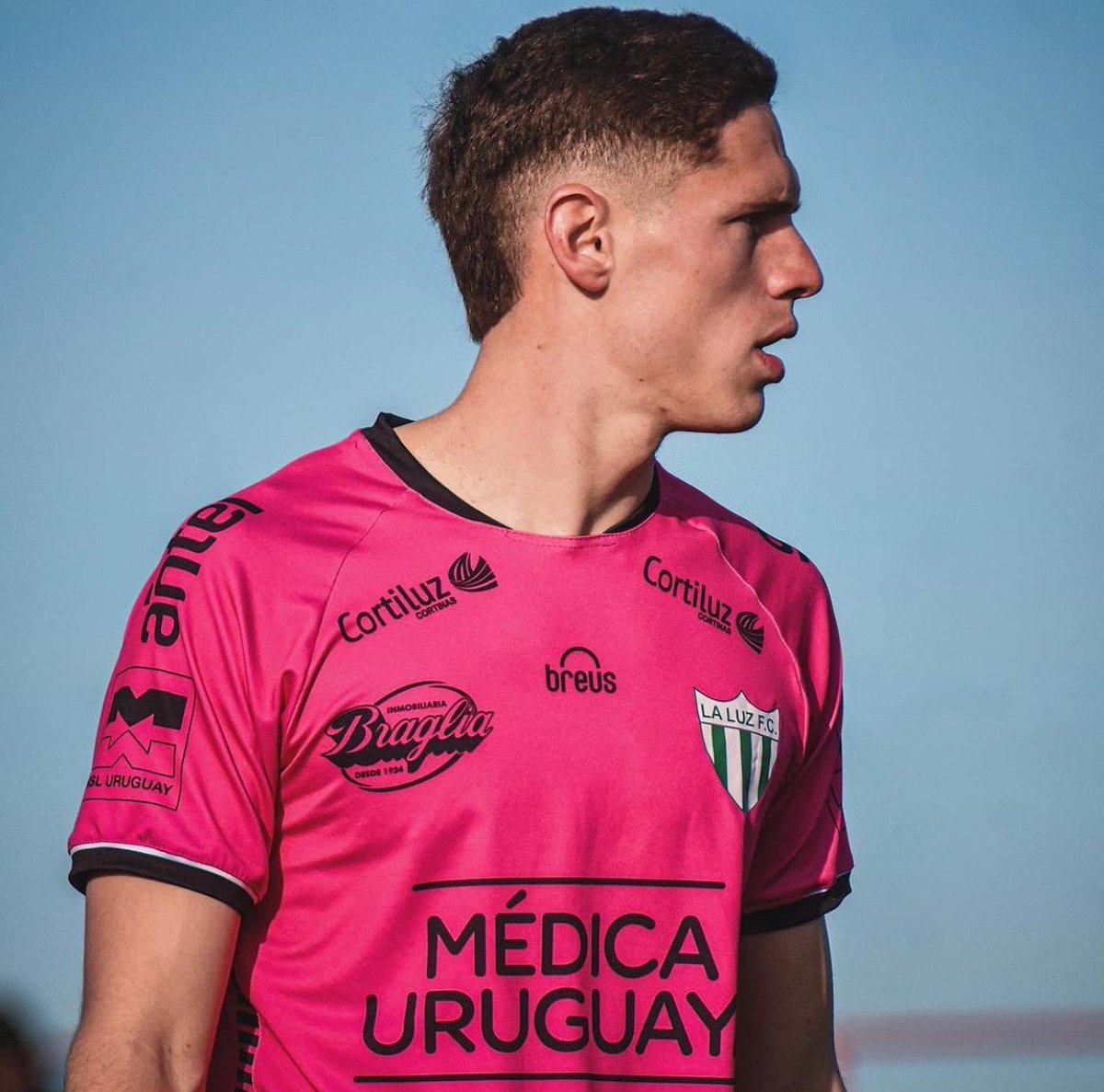 lavozdeltuerto's tweet photo. Felicitamos a Ramiro Méndez por la obtención del ascenso al @campeonatoauf con La Luz. El arquero está a préstamo desde Defensor Sporting y deberá retornar a fin de temporada.

Felicitaciones @ramimendez12! 🧤 https://t.co/Pn6S4jsdpC
