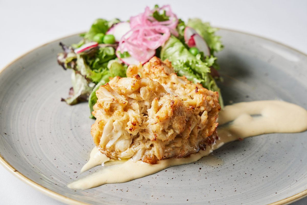 legalseafoods's tweet photo. Sunday calls for seafood... join us and try our Signature Crab Cake! 😋#ReallyFreshFish https://t.co/PQILi5m3oB