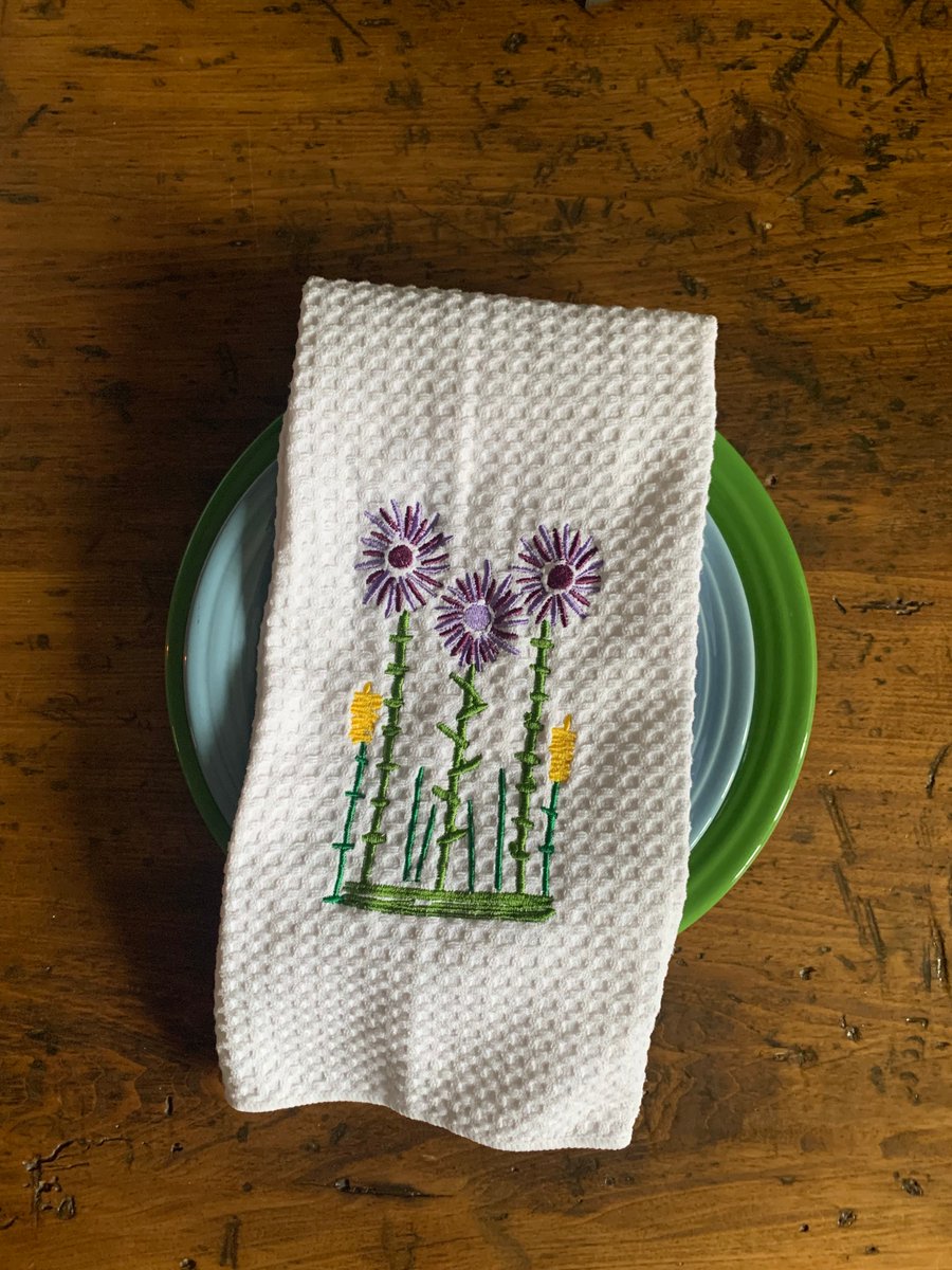 pixietwine's tweet photo. New kitchen towels are ready to purchase. $15 plus shipping at my Etsy shop!

#HappyHouse #SoMuchColor #kitchen https://t.co/eVKTVJcA6E